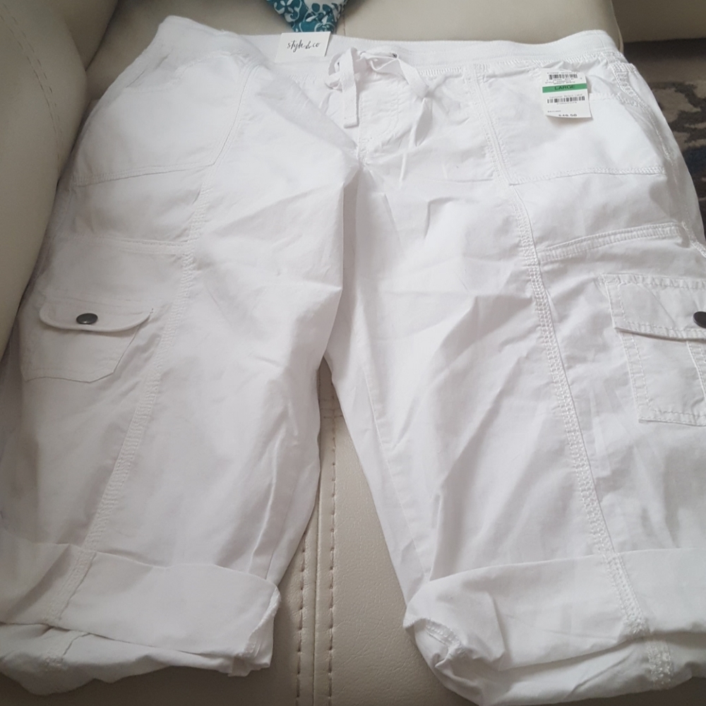 Capri white pants
